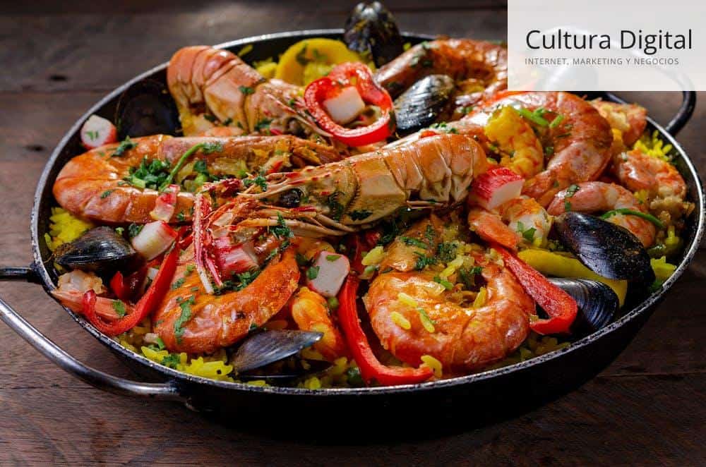 Cómo hacer una paella casera paso a paso Close-up of a Seafood Paella Dish