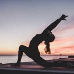 Beneficios y posturas clave para principiantes en el yoga