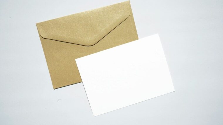 Sobres y cartas para escribir a la Redacción Cultura Digital